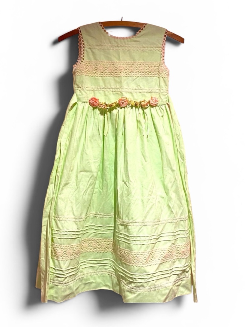 Absolutely darling girls dress